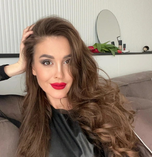 Анна Бузова | www.starhit.ru