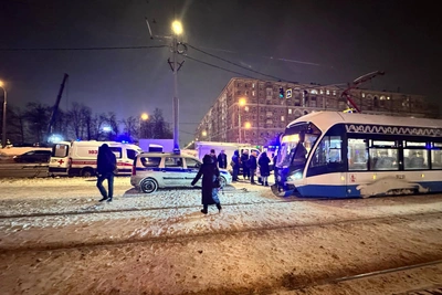 Трамвай сбил пешехода у метро Университет, маршруты временно изменены