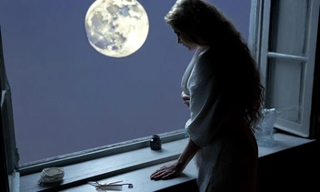 Лунный календарь стрижек и окрашиваний на декабрь 2025: записывайтесь к мастеру в эти даты