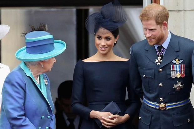 Фото №1 - Королева Елизавета II устроила принцу Гарри приятный сюрприз в Лондоне