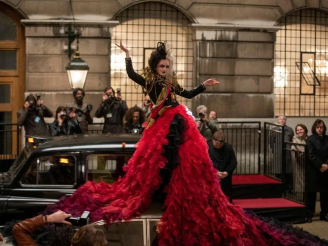 Источник: кадр из фильма «Круэлла» (12+), реж. Крэйг Гиллеспи, Walt Disney Pictures, 2021