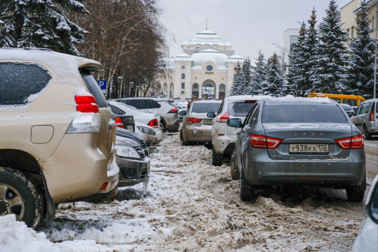 А парковку куда? Гуляем по улице в центре Уфы, которую Хабиров хочет сделать «Арбатом для студентов»