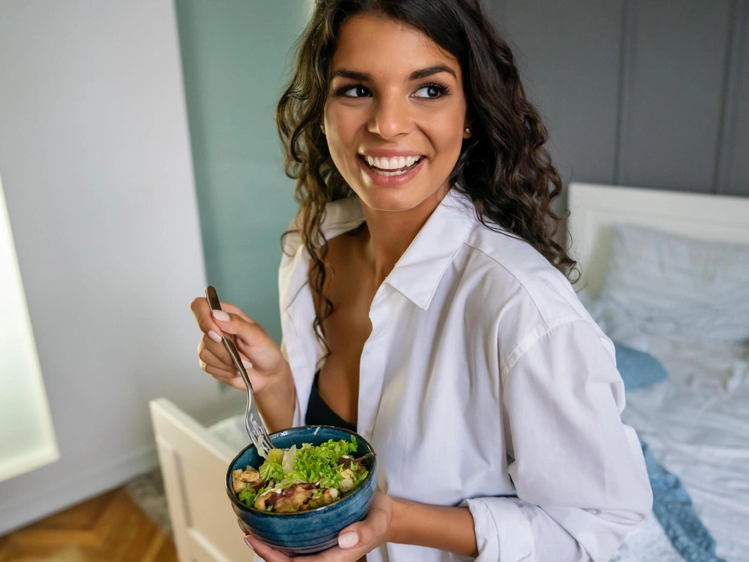 Обманывают вас: 5 несладких продуктов, в которых сахара больше, чем в конфетах | marieclaire.ru