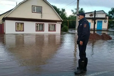 Из-за паводка в Оренбуржье закрыли мост и дороги близ Башкирии