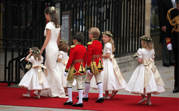 Вспоминаем как это было: 15 фото со свадьбы Кейт Миддлтон и принца Уильяма, которые поразили мир