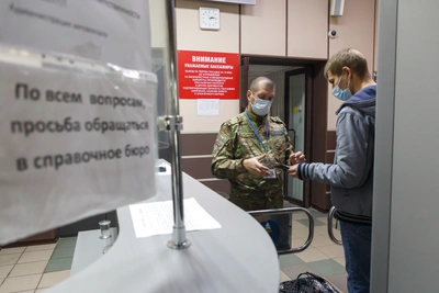 Многочасовые опросы в аэропорту Волгограда возмутили пассажиров