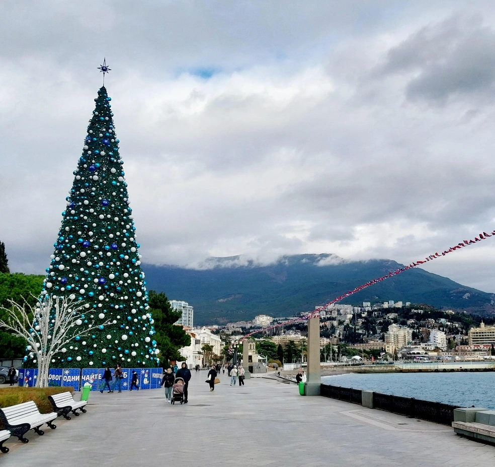 Ялта — курортная столица Крыма и зимой примет самое большое число отдыхающих. По информации местных туроператоров, уже забронированы больше половины номеров в отелях и санаториях | Источник: Александра Сотникова / MSK1.RU