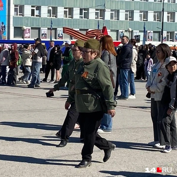 Много якутян оделись к празднику согласно дресс-коду | Источник: Надежда Ефимова / 14.RU