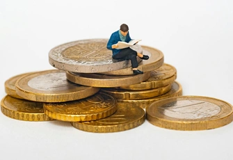 «Муж начал зарабатывать вдвое меньше меня»: 4 вопроса и ответа о финансовых ловушках