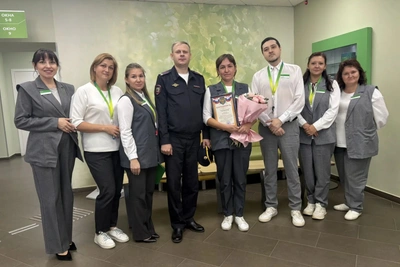 В Чувашии банкира наградили за спасение пенсионера от мошенников