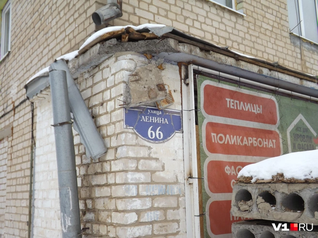 Ранее близ этого дома упал БПЛА | Источник: Денис Паустовский / V1.RU