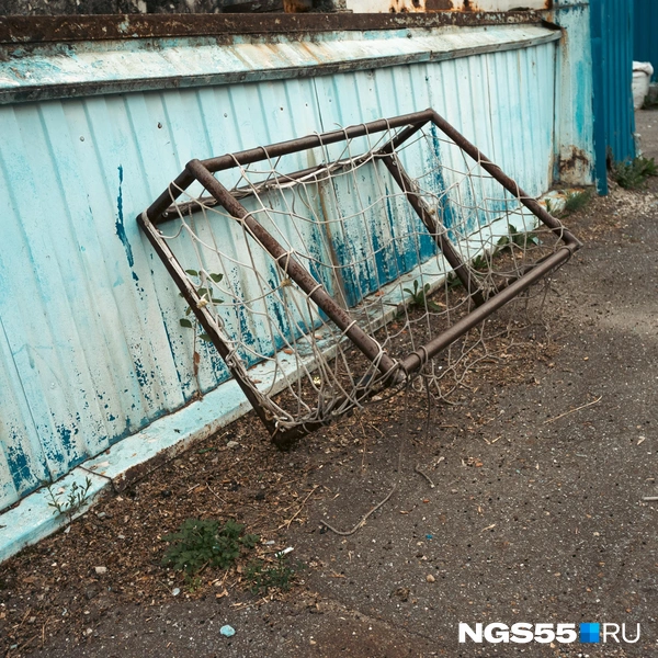 И никому ненужные ворота  | Источник: Кирилл Башинский / NGS55.RU