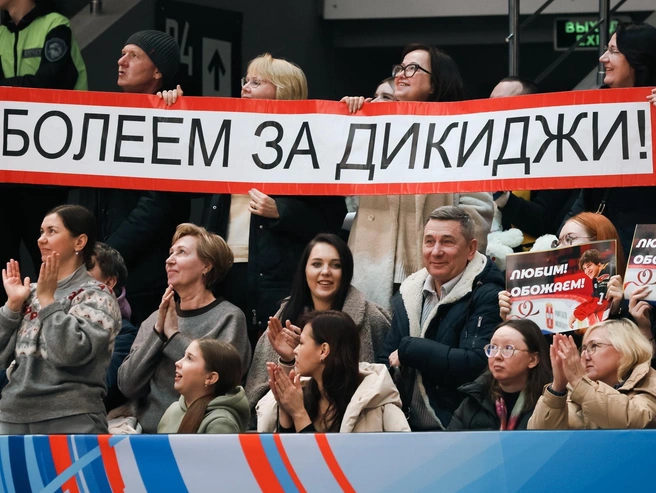 Группа поддержки Вячеслава Дикиджи выделялась особой активностью. | Источник: Наталья Лапцевич