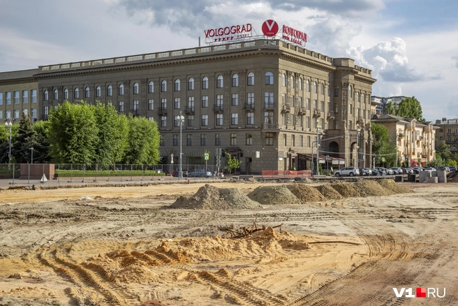 Как молодая женщина руководит столь масштабными работами лучше всех представляет, наверное, только представитель заказчика | Источник: Константин Завриков / V1.RU