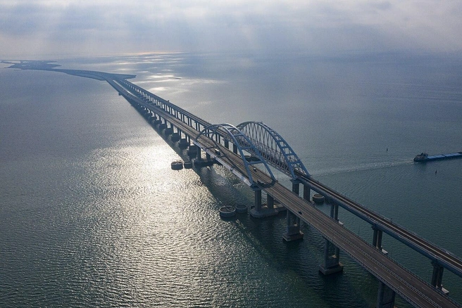 Крымский мост | Источник: Wikipedia.org / Крымский_мост