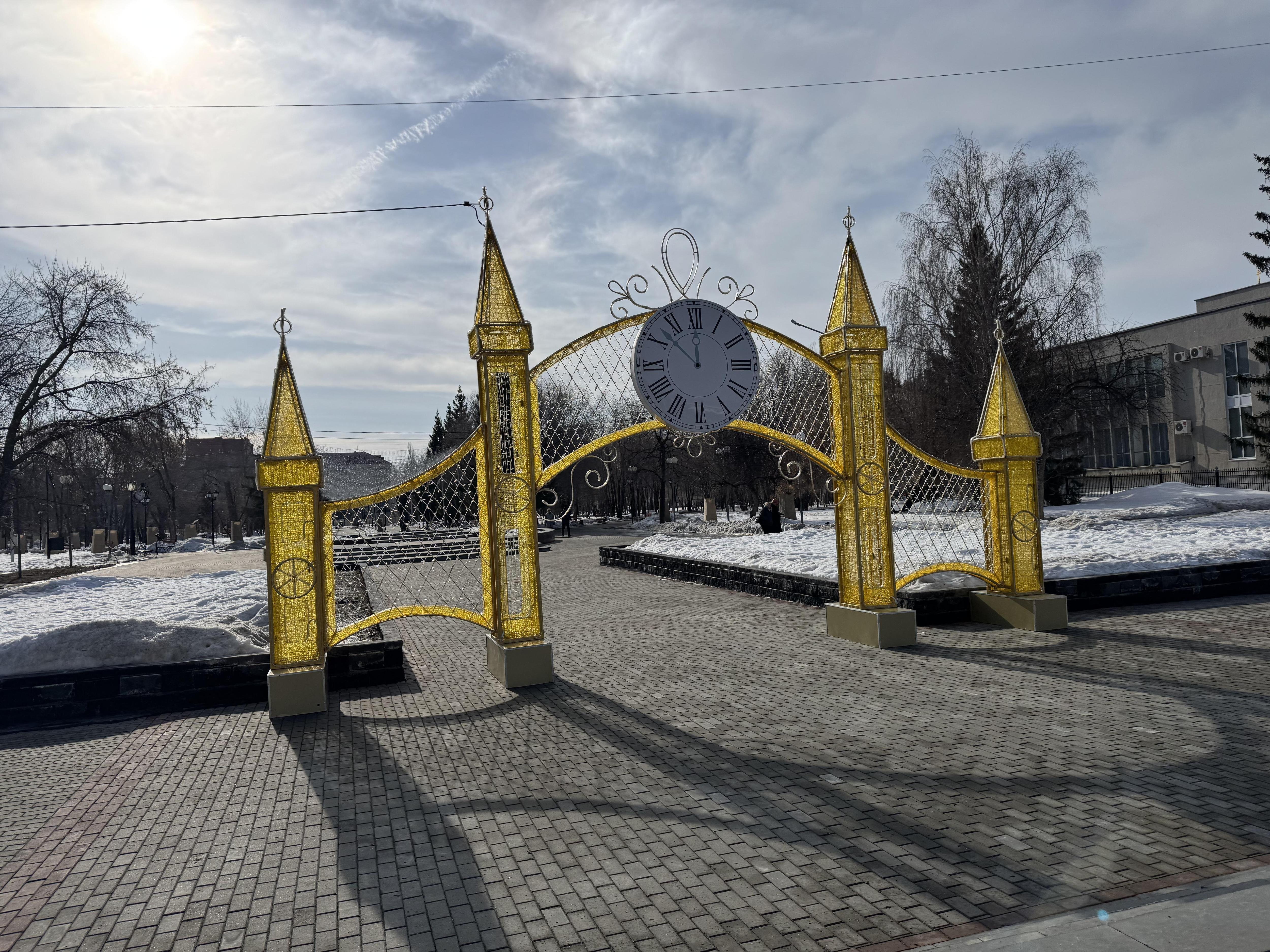 В Кургане к приезду Матвиенко по-новогоднему украсили горсад