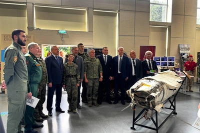 Беглов осмотрел сбитые над Петербургом БПЛА
