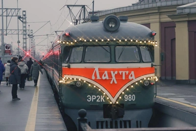 Петербуржцы поедут на юбилей Гатчинского дворца на ретропоезде