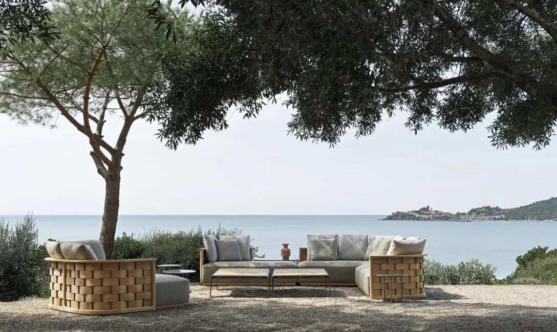 Модульный диван и столики, дизайн Винсента ван Дуйсена. | Источник: Molteni&C