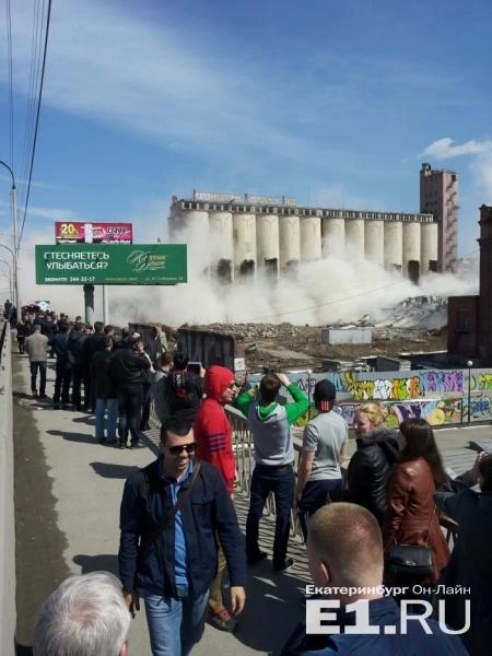 В центре Екатеринбурга взорвали здание мукомольного завода