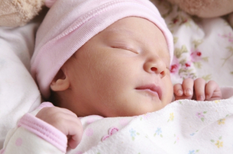 Новорожденный плохо спит: в чем причины и как помочь?