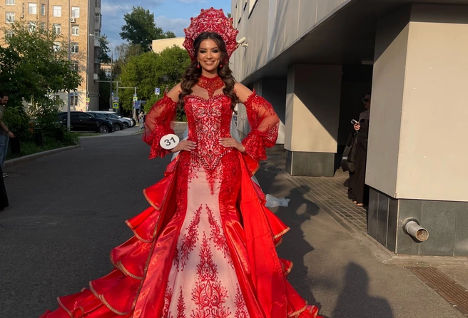 Рязань Кира представляла в таком ярком костюме | Источник: архив Киры Коноваловой
