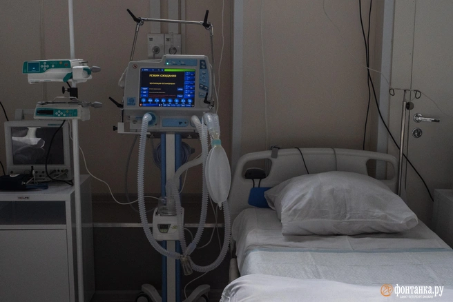 Мужчина мог дышать только с ИВЛ | Источник: Михаил Огнев / FONTANKA.RU