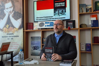 Ghosts of Stalingrad Book Stirs Historians' Debate