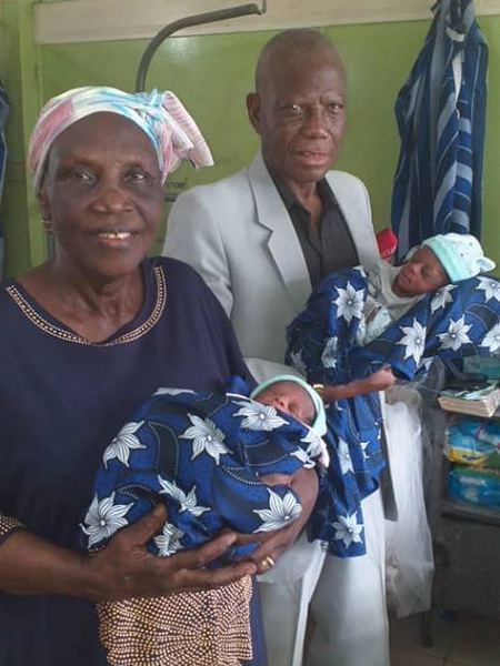 Женщина впервые стала мамой в 68 лет: она родила близнецов