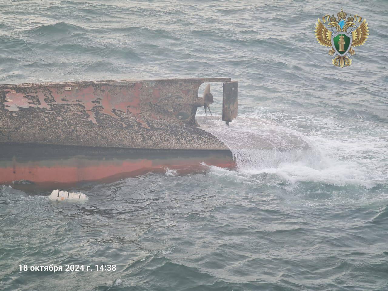 Корабль опрокинулся кверху дном на Сахалине, моряки погибли. Новости 18 октября