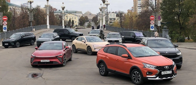 Участники рейтинг-теста «Авторевю» — десять наиболее важных новинок авторынка в 2025 году | Источник: Артем Краснов