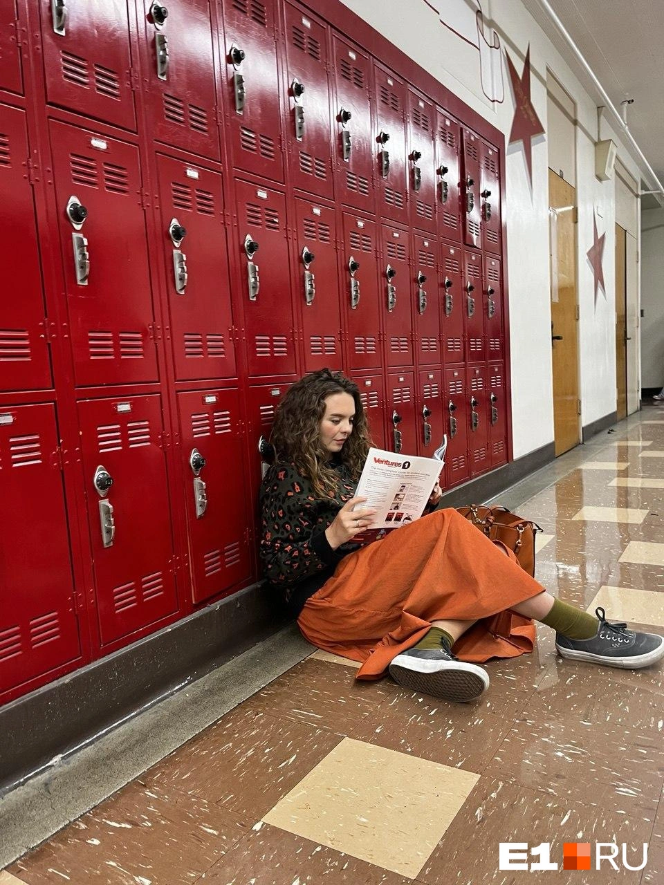 Супруга Олега училась в Hollywood high school. Сейчас она оканчивает курсы в колледже Санта Моники | Источник: Олег Иванов