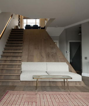 Лондонская квартира с деревянной лестницей от Deca Architecture