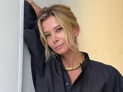 Теперь трижды мама Юлия Высоцкая блистает в свете