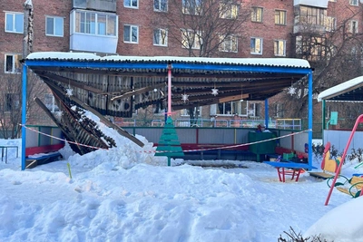 В Екатеринбурге в детсаду обвалилась крыша веранды