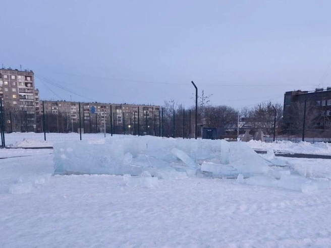 Поломанный городок восстановлению не подлежит | Источник: администрация Тракторозаводского района Челябинска