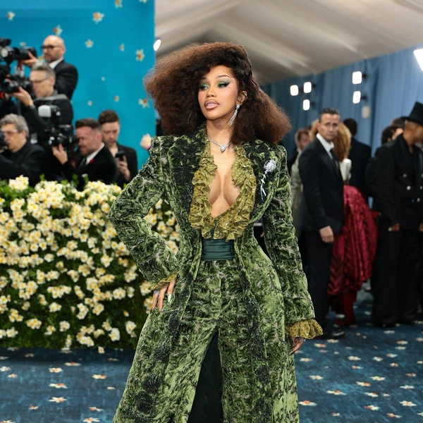 Карди Би в Burberry | Источник: Getty Images