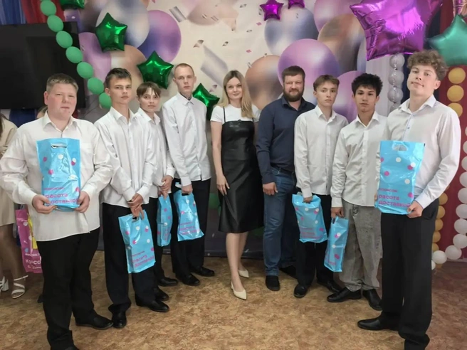 Выпускной подростков-сирот и ребят из малоимущих семей | Источник: «М.Косметик»