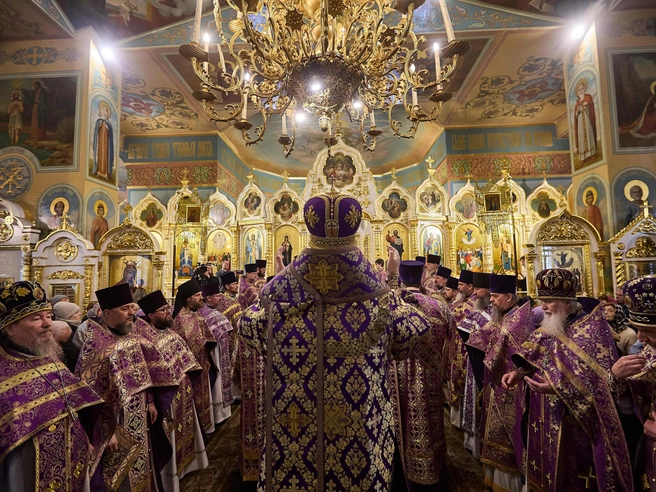 Богослужение в субботу в Вознесенском кафедральном соборе. | Источник: Александр Ощепков / NGS.RU