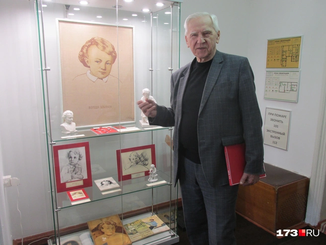 Старший научный сотрудник мемориала Валерий Перфилов рассказал историю одной из самых знаменитых фотографий Ленина 1874 года | Источник: Дмитрий Сильнов / 173.RU