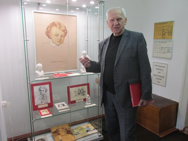 Старший научный сотрудник мемориала Валерий Перфилов рассказал историю одной из самых знаменитых фотографий Ленина 1874 года | Источник: Дмитрий Сильнов / 173.RU