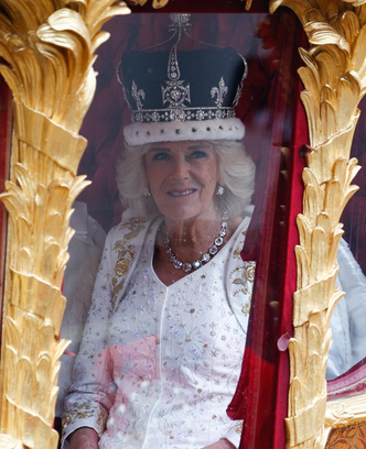 70 лет спустя: как выглядели Елизавета II и Камилла в день своей коронации — 15 редких фото