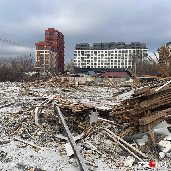 Еще недавно здесь был больой гостевой дом | Источник: Никита Кифорук / 72.RU