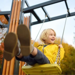 Не поднимать вещи и не помогать незнакомцам: 5 важных правил безопасности для ребенка