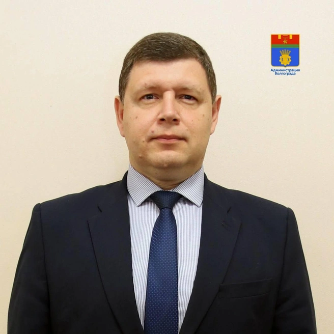 Одно появление Романа Иванова вместе с подчиненными на бульваре уже способно встревожить активистов и общественников | Источник: администрация Волгограда