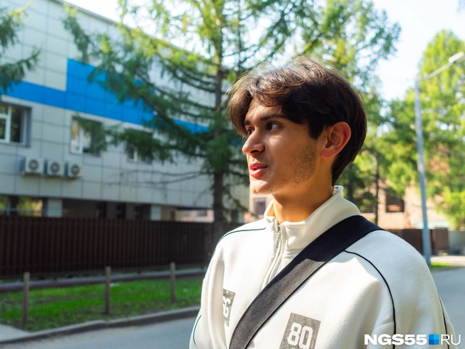 Парень приехал из Казахстана | Источник: Кирилл Башинский / NGS55.RU
