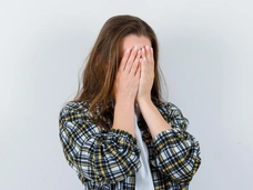 Видео, которое 13-летняя девочка отправляла другу после убийства мамы: «Ранила себя, чтобы инсценировать нападение»