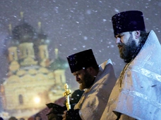 Купание на крещение: зачем христиане лезут в прорубь и надо ли это делать