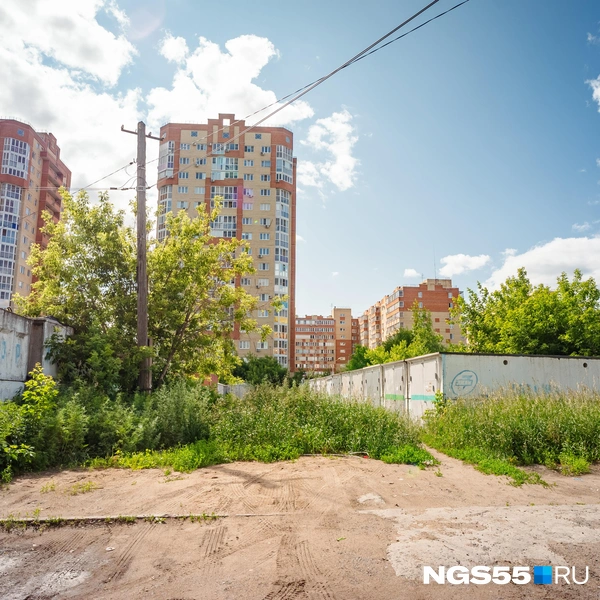 Те самые гаражи, о которых вспоминала Дарья | Источник: Кирилл Башинский / NGS55.RU