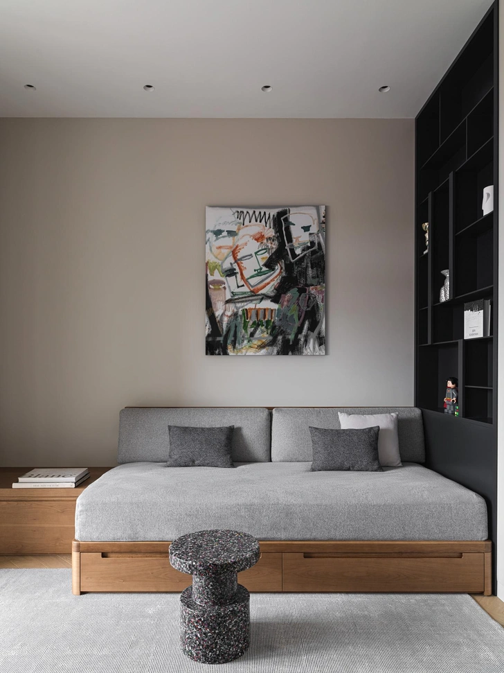 Столик, Norman Copenhagen, L'appartement. Освещение, Centersvet. Ковер, KulturaKovrov. Подушки, Ateliertati. | Источник: Сергей Красюк. Стиль: Yes we may